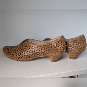 Pikolinos Women's Elba W4B Court Shoes Floral Punched Leather Size 38 / 7.5 - 8